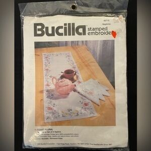 Bucilla NWT vintage 1992 stamped embroidery kit floral napkins.